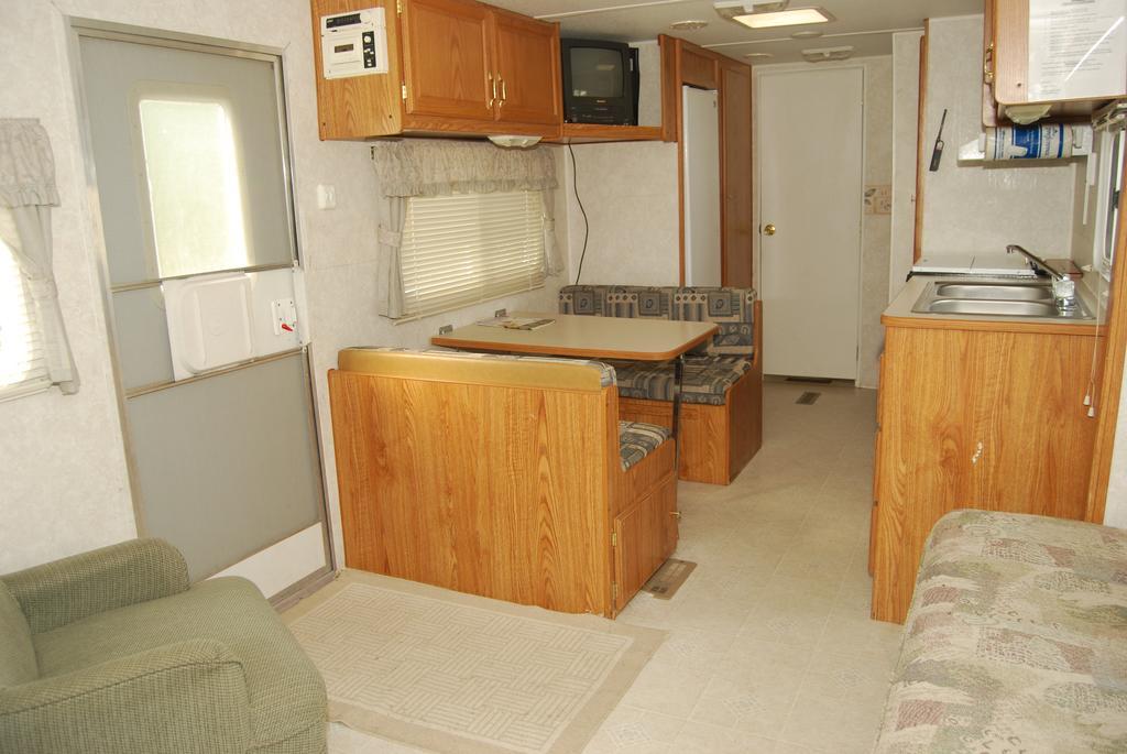 Crescent Bar Camping Resort Studio Cabin 1 Trinidad Ngoại thất bức ảnh